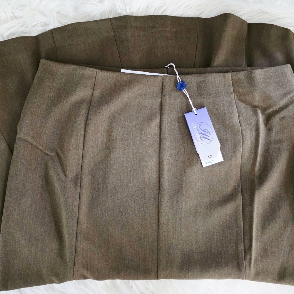 NWT Women's In Moda Fitted Skirt, Size 12, Flare Bottom, Knee-Length